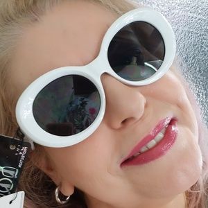 SALE NWT White Retro Sunglasses Sunnies Black NEW
